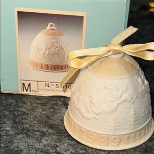 Lladro Cream holiday angel 1989 Decorative Bell Accent